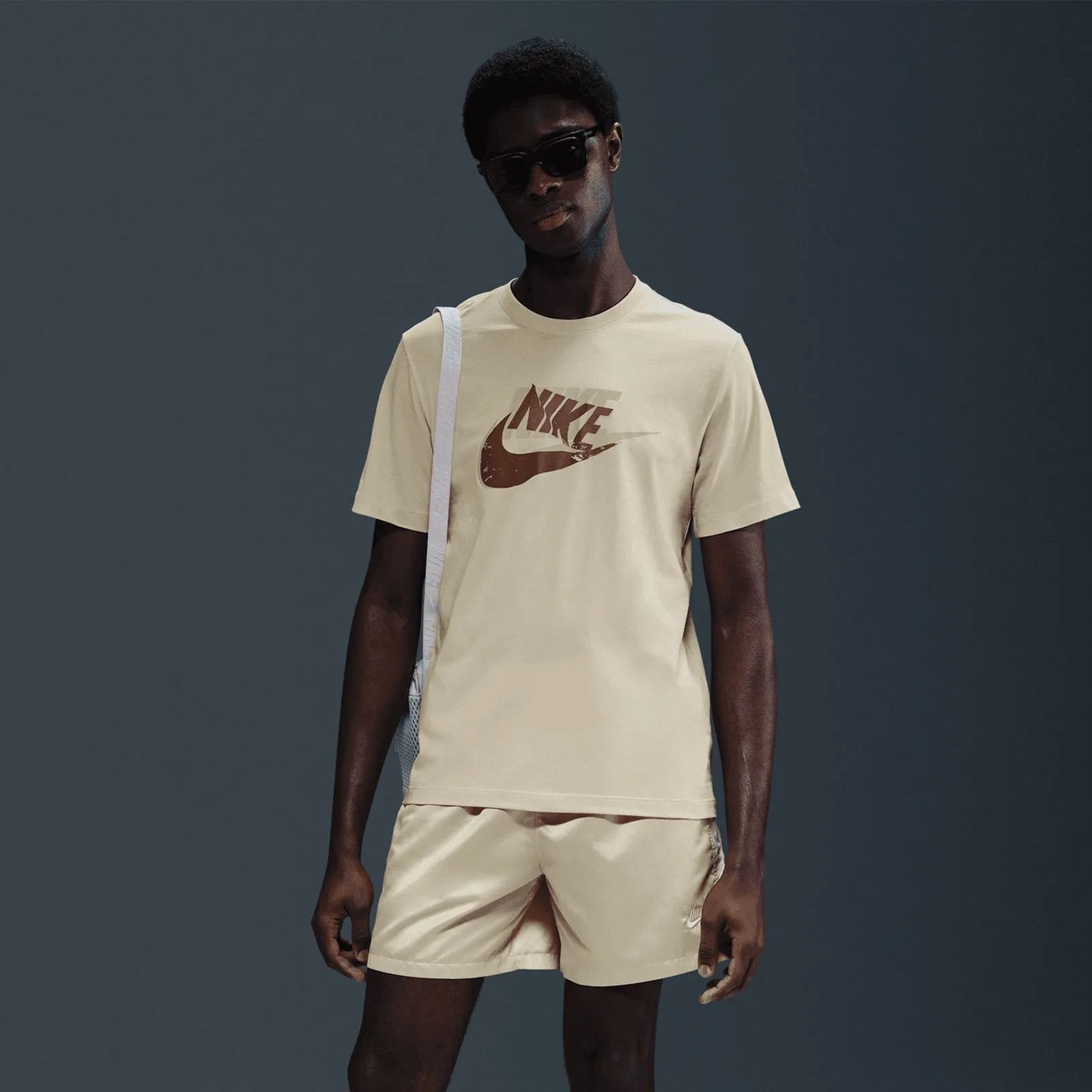 T-shirt Nike sportswear Khaki