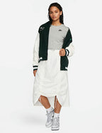 Nike Sportswear Club Essentials Grigia