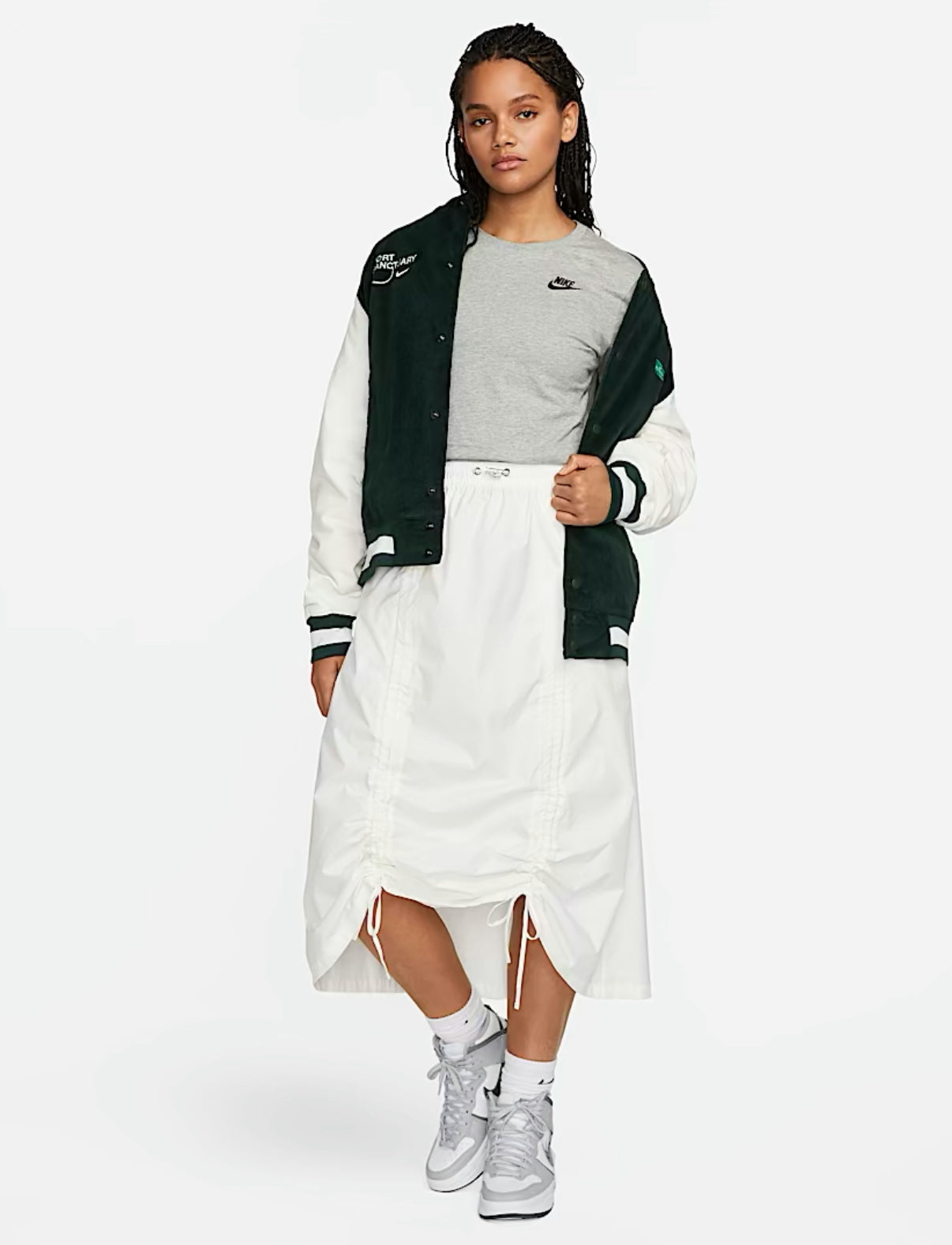 Nike Sportswear Club Essentials Grigia