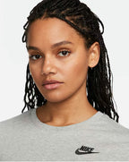 Nike Sportswear Club Essentials Grigia