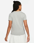 Nike Sportswear Club Essentials Grigia