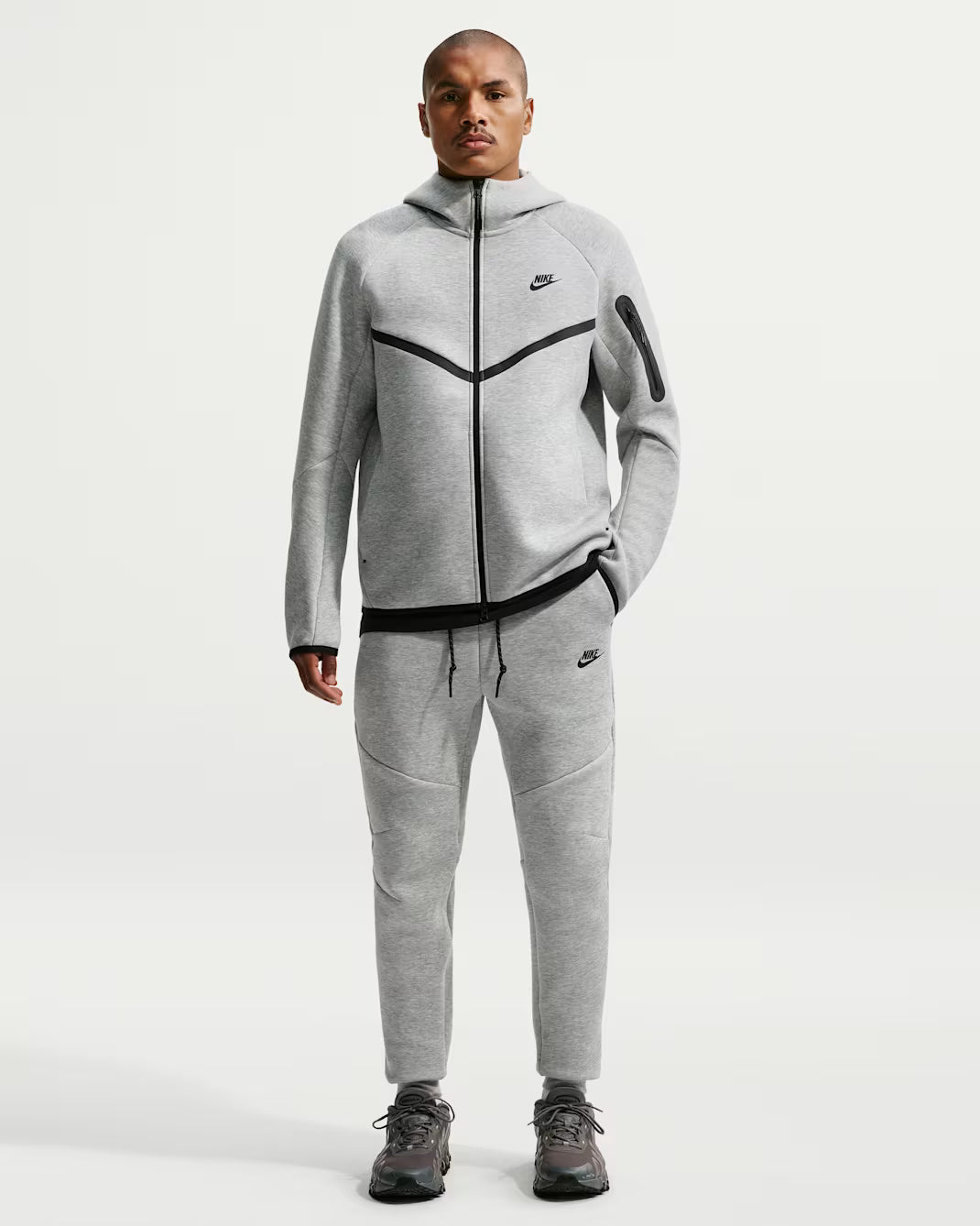 Nike Tech Pantaloni jogger in fleece