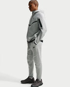 Nike Tech Pantaloni jogger in fleece