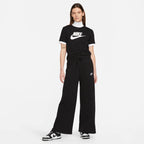 T-shirt con logo Nike Sportswear Essentials da donna