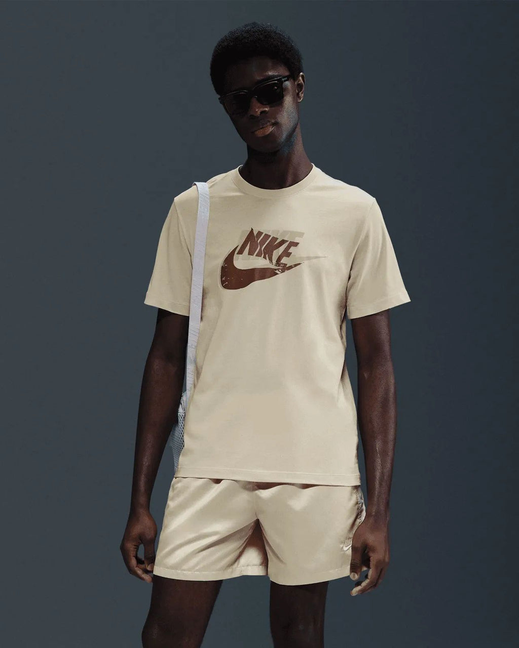 T-shirt Nike sportswear Khaki