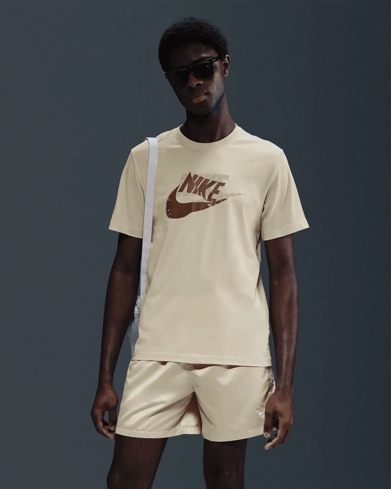 T-shirt Nike sportswear Khaki