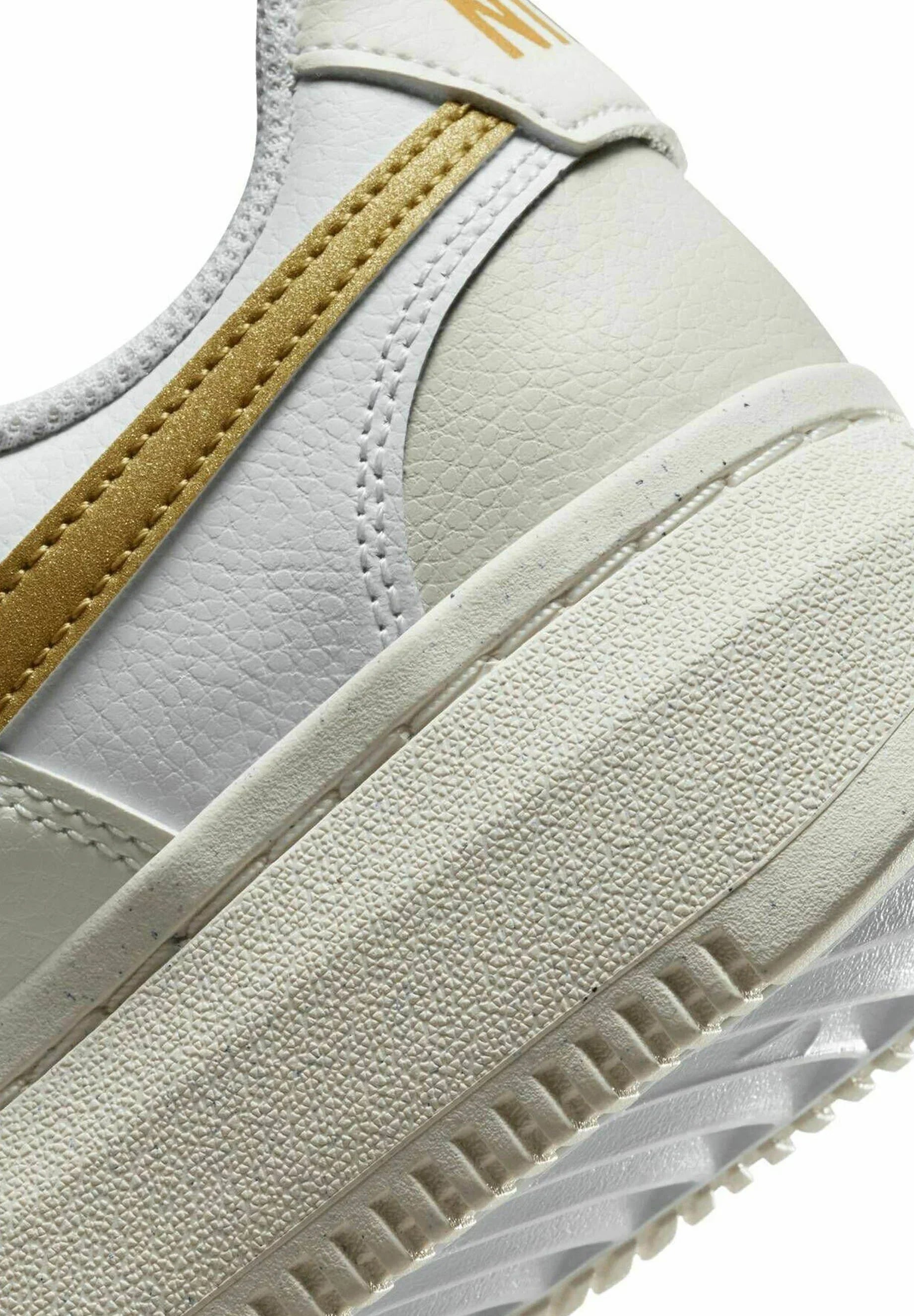 Nike Court Vision Alta.