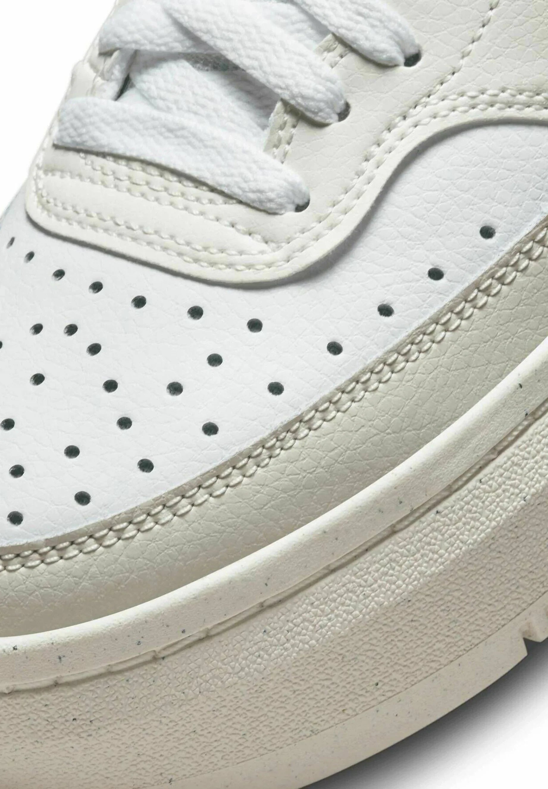 Nike Court Vision Alta.