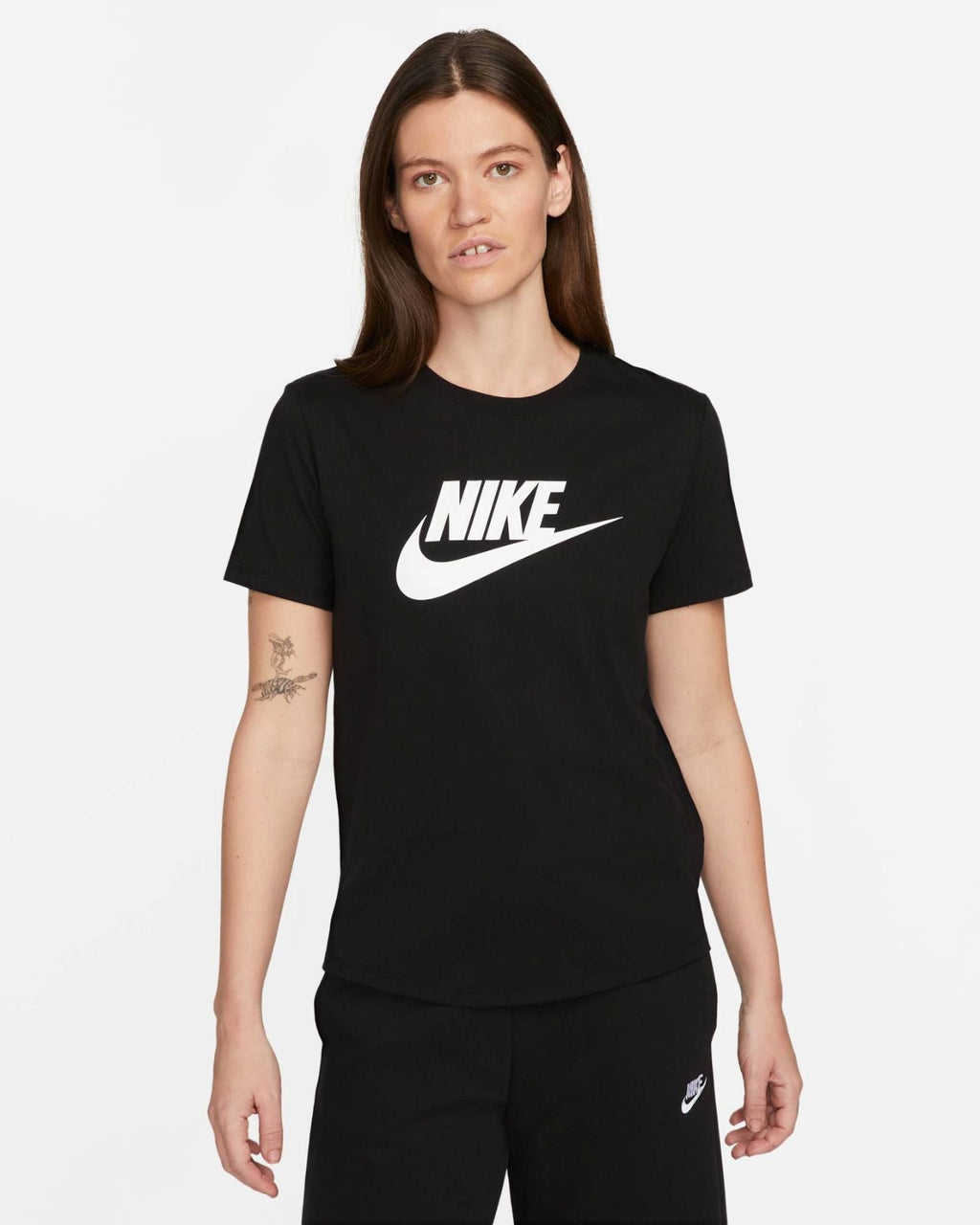 T-shirt con logo Nike Sportswear Essentials da donna