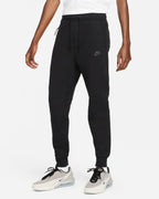 Pantaloni Nike sportswear Tech Fleece.